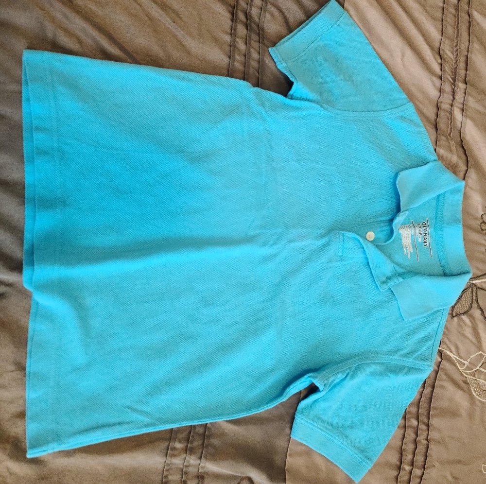 Boys, Old Navy, blue collared shirt. Size S 6-7